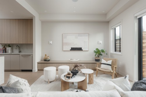 2134 10Th Avenue E, Vancouver, BC 