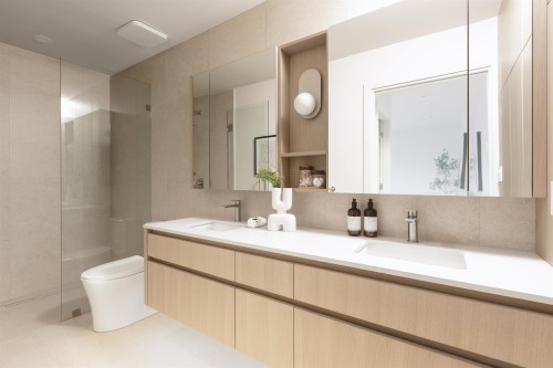 2136 10Th Avenue E, Vancouver, BC 