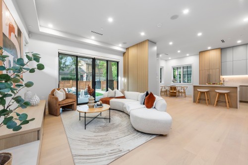 2136 10Th Avenue E, Vancouver, BC 