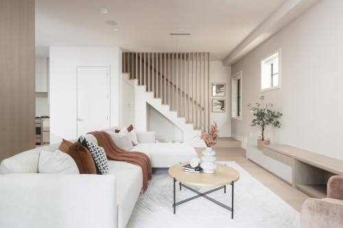 2136 10Th Avenue E, Vancouver, BC 