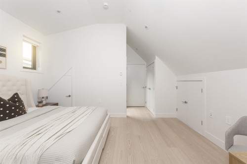 1-476 20Th Avenue E, Vancouver, BC 