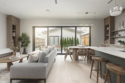 2-476 20th Avenue E Vancouver, BC V5V 1M5