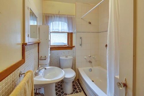 96 40Th Avenue W, Vancouver, BC 