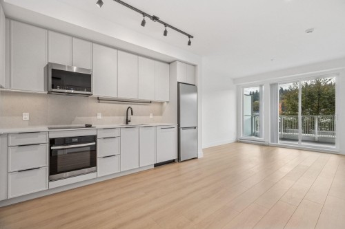 307-3075 Murray Street  Port Moody, BC V3H 0N9