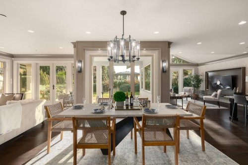 2566 Marine Drive, West Vancouver, BC 