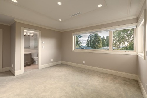 2566 Marine Drive, West Vancouver, BC 