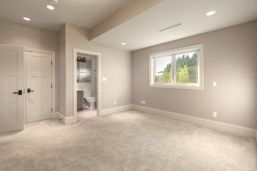 2566 Marine Drive, West Vancouver, BC 