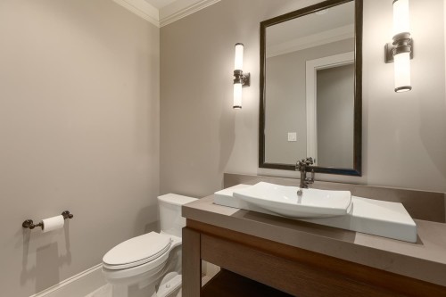 2566 Marine Drive, West Vancouver, BC 