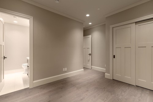 2566 Marine Drive, West Vancouver, BC 