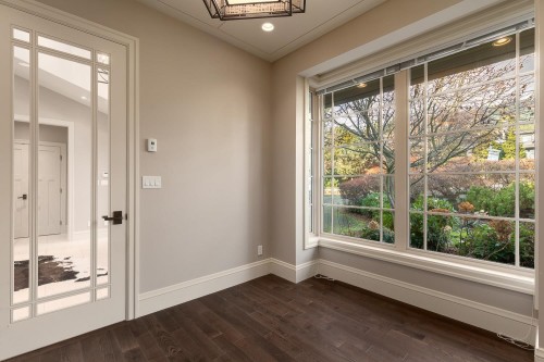 2566 Marine Drive, West Vancouver, BC 