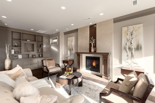 2566 Marine Drive, West Vancouver, BC 