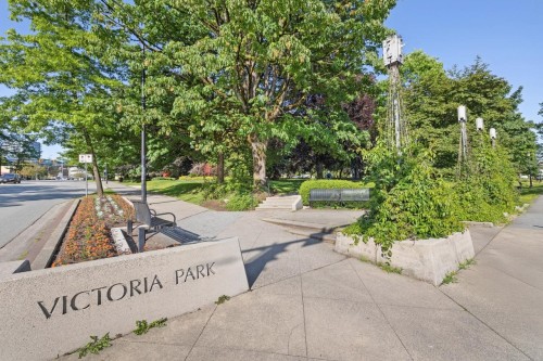 1302-158 13Th Street W, North Vancouver, BC 