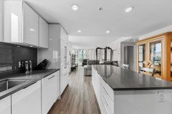 1001-3096 Windsor Gate  Coquitlam, BC V3B 0P4