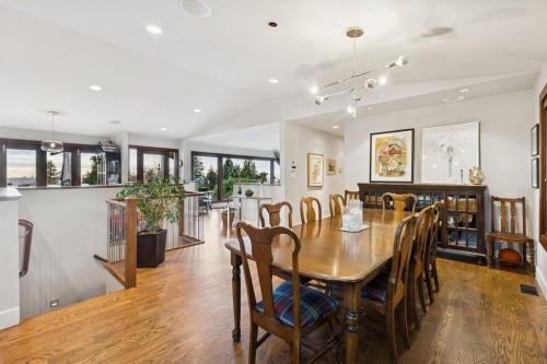 124 Carisbrooke Crescent, North Vancouver, BC 