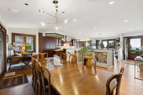 124 Carisbrooke Crescent, North Vancouver, BC 