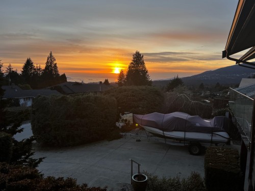 124 Carisbrooke Crescent, North Vancouver, BC 