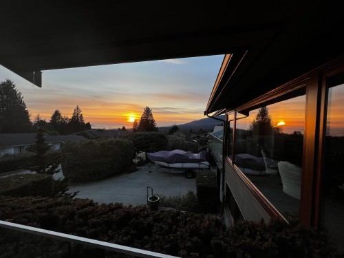 124 Carisbrooke Crescent, North Vancouver, BC 