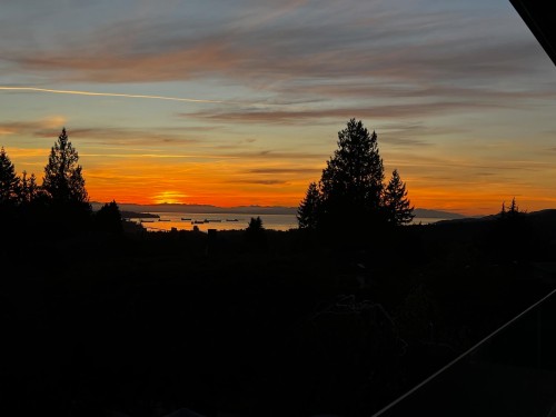 124 Carisbrooke Crescent, North Vancouver, BC 