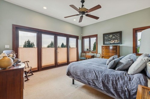 124 Carisbrooke Crescent, North Vancouver, BC 