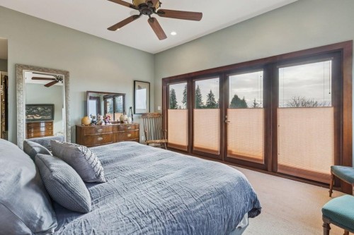 124 Carisbrooke Crescent, North Vancouver, BC 