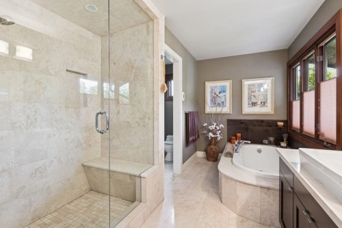 124 Carisbrooke Crescent, North Vancouver, BC 