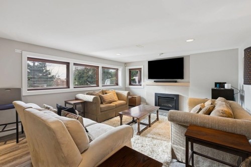 124 Carisbrooke Crescent, North Vancouver, BC 