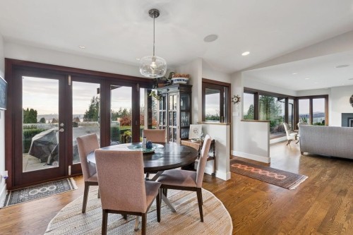 124 Carisbrooke Crescent, North Vancouver, BC 