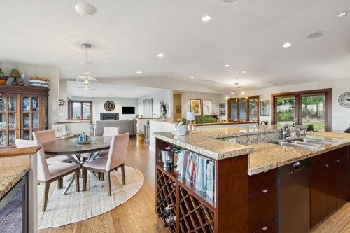 124 Carisbrooke Crescent, North Vancouver, BC 