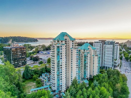 20C-338 Taylor Way  West Vancouver, BC V7T 2Y1