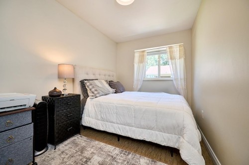 562 Keith Road W, North Vancouver, BC 