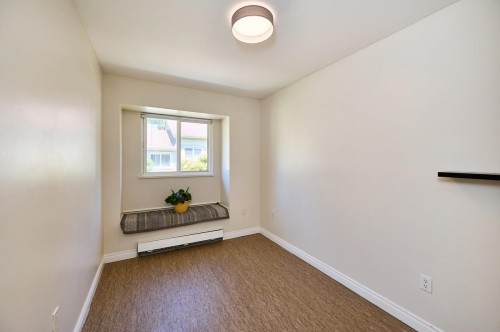 562 Keith Road W, North Vancouver, BC 