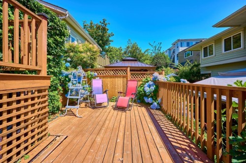 562 Keith Road W, North Vancouver, BC 