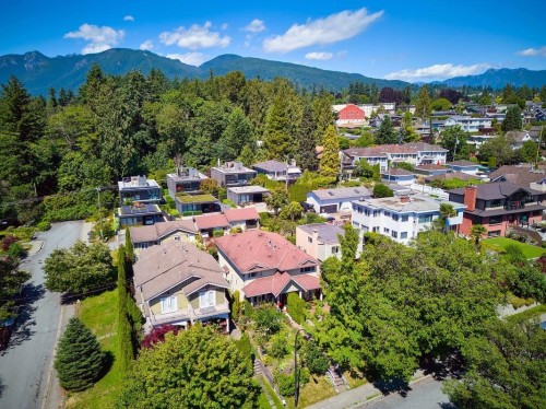 562 Keith Road W, North Vancouver, BC 