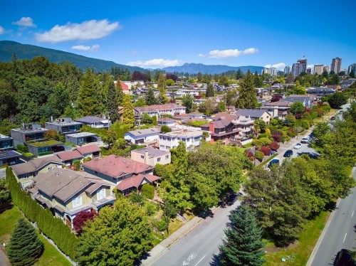 562 Keith Road W, North Vancouver, BC 