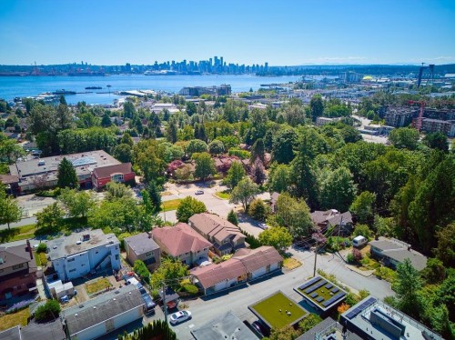 562 Keith Road W, North Vancouver, BC 