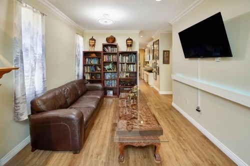 562 Keith Road W, North Vancouver, BC 