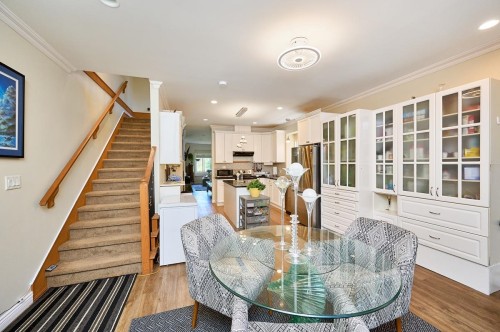 562 Keith Road W, North Vancouver, BC 