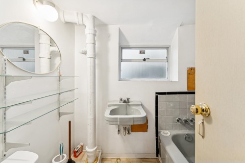 419 17Th Street E, North Vancouver, BC 