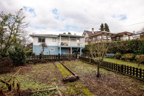 419 17Th Street E, North Vancouver, BC 