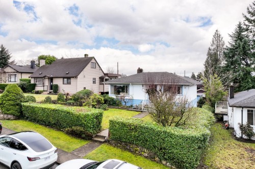 419 17Th Street E, North Vancouver, BC 