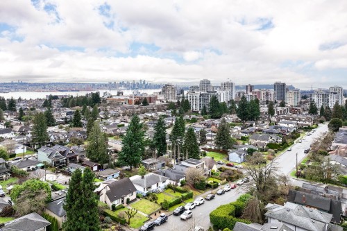 419 17Th Street E, North Vancouver, BC 