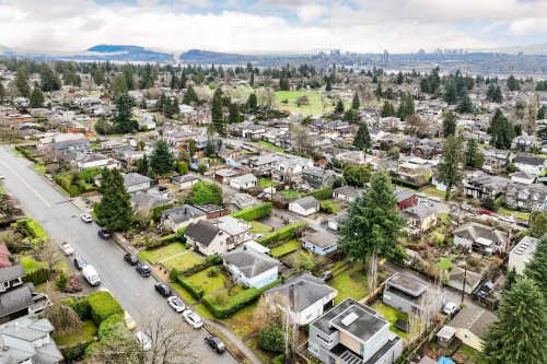 419 17Th Street E, North Vancouver, BC 