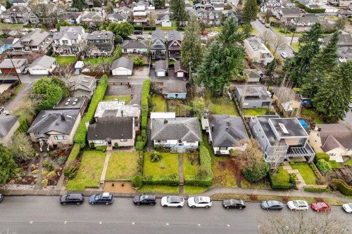 419 17Th Street E, North Vancouver, BC 