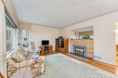 419 17Th Street E, North Vancouver, BC 