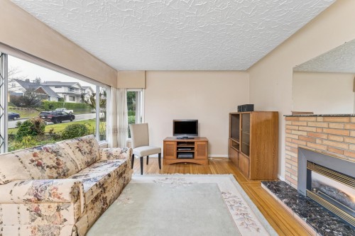 419 17Th Street E, North Vancouver, BC 