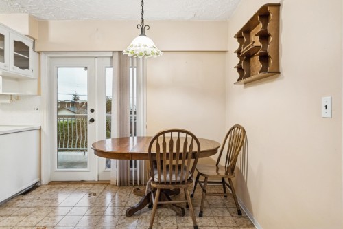 419 17Th Street E, North Vancouver, BC 