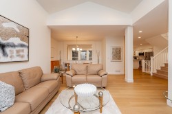 39 Holly Drive  Port Moody, BC V3H 5M4