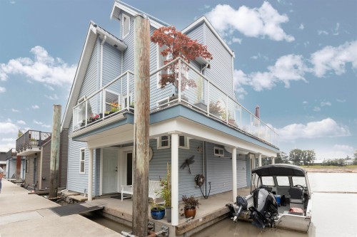 4-800 South Dyke Road  New Westminster, BC V3M 4Z8