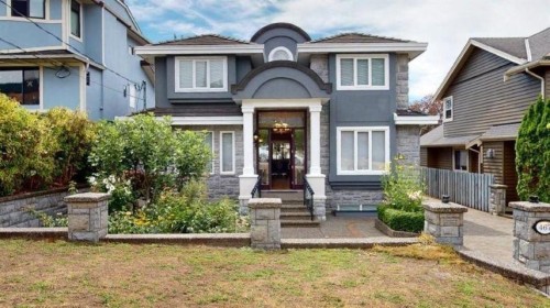 467 Kings Road W North Vancouver, BC V7N 2M2
