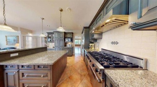 467 Kings Road W, North Vancouver, BC 